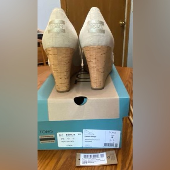 Toms heels size 9 Wore once and they are the wrong size. Great Condition! - Picture 7 of 7
